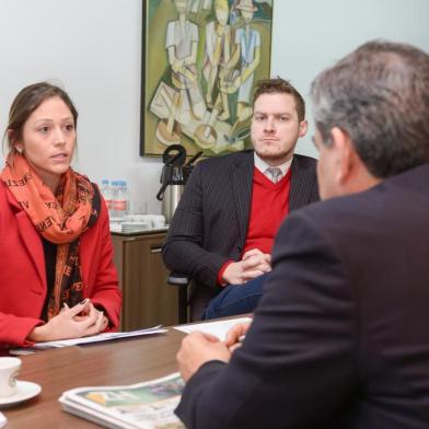 Os secretários municipais do Turismo, Renata Carraro; e do Desenvolvimento Econômico, Trabalho e Emprego, Emílio Andreazza; realizaram uma reunião de trabalho,  no dia 29/07 com o presidente da Câmara de Indústria, Comércio e Serviços de Caxias do Sul (CIC), Ivanir Gasparin. Em pauta, os motivos da inclusão de Caxias do Sul na Região das Hortênsias.