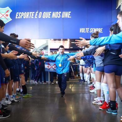  PORTO ALEGRE, RS, BRASIL, 02/08/2019: Ginasta Luis Porto chega a Porto Alegre após ouro no Pan de Lima.Indexador: ISADORA NEUMANN