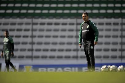 CAXIAS DO SUL, RS, BRASIL, 01/08/2019Treino do Juventude no Jaconi antes de jogar contra o Atlético 0 AC pela série C do campeonato Brasileiro.Técnico Marquinhos Santos (Lucas Amorelli/Agência RBS)