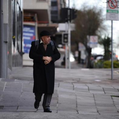  CAXIAS DO SUL, RS, BRASIL. (02/08/2019)Chance de neve diminui mas final de semana será de frio em Caxias do Sul. Na foto, Gilberto da Rosa. (Antonio Valiente/Agência RBS)