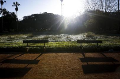 PORTO ALEGRE, RS, BRASIL, 04-08-2019: Manhã de frio na Redenção em Porto Alegre. (Foto: Mateus Bruxel / Agência RBS)Indexador: Mateus Bruxel