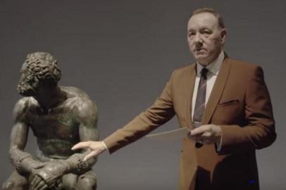 Em museu de Roma, Kevin Spacey americano recitou poesia de Gabriele Tinti