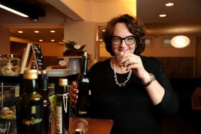  CAXIAS DO SUL, RS, BRASIL (01/08/2019)Maria Beatriz Dal Pont, à frente do Amada Cozinha. O restaurante está em novo endereço, no Colavoro Sanvitto_espaço de coworking na Avenida Júlio de Castilhos, 1989. (Antonio Valiente/Agência RBS)