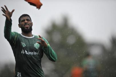 CAXIAS DO SUL, RS, BRASIL, 23/07/2019Treino do Juventude no CT antes do jogo contra o São José (POA), pela série C. John Lennon - lateral(Lucas Amorelli/Agência RBS)