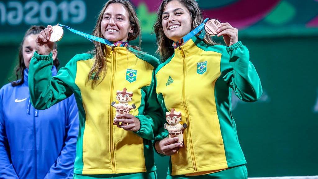 Dupla brasileira perde na semifinal do tênis e agora luta pelo bronze