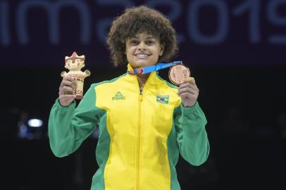  05.08.2019 - Jogos Pan-americanos Lima 2019 - Lima (PER) - Ana Beatriz BulcÃ£o (florete) com a medalha de bronze da esgrima, no Centro De ConvenÃ§Ãµes, nos Jogos Pan-americanos 2019 em Lima..Foto:  Washington Alves/COBLocal: Lima