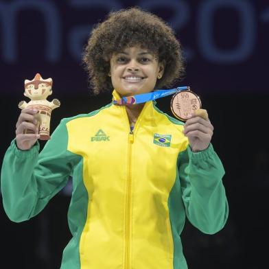  05.08.2019 - Jogos Pan-americanos Lima 2019 - Lima (PER) - Ana Beatriz BulcÃ£o (florete) com a medalha de bronze da esgrima, no Centro De ConvenÃ§Ãµes, nos Jogos Pan-americanos 2019 em Lima..Foto:  Washington Alves/COBLocal: Lima