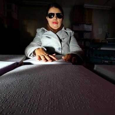  PORTO ALEGRE - BRASIL - CAP estadual fabrica materiais em braille para estudantes da rede pública. (FOTO: LAURO ALVES)