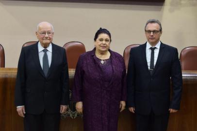 Os primeiros escolhidos para receberem a Comenda Mérito Raul Randon de Metalmecânica, criada neste ano, foram agraciados em sessão solene da Câmara Municipal de Caxias do Sul. O ato aconteceu no início da noite desta terça-feira (06/08), no plenário da Casa. Através do requerimento 100/2019, a distinção se destinou a João Francescutti e a Nilva Randon, além do Serviço Nacional de Aprendizagem Industrial (Senai) Nilo Peçanha.