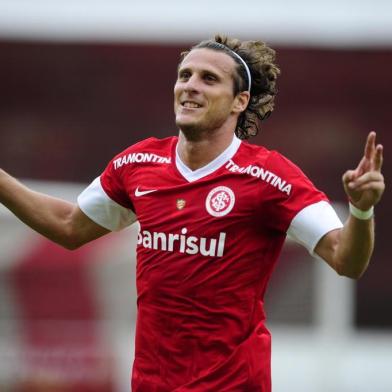  CAXIAS DO SUL, RS, BRASIL 03/03/2013 FOTO: MAURO VIEIRA / ZERO HORAGauchão 2013, Inter x Esporte no estádio Centenário, em Caxias.Jogador Forlán abre o placar Inter 1 x 0 Esportivo