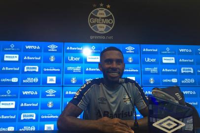 Zagueiro do Grêmio, Paulo Miranda concede entrevista coletiva no CT Luiz Carvalho