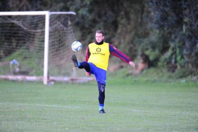  CAXIAS DO SUL, RS, BRASIL, 05/07/2019. Treino do Caxias no campo suplementar. O Caxias está disputando as oitavas de final da série D do Campeonato Brasileiro. Na foto, zagueiro Jean. (Porthus Junor/Agência RBS)