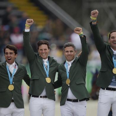  07.08.2019 - Jogos Panamericanos Lima 2019 - Lima (PER) - Escola de Equitacao do Exercito - Hipismo - Equipes - Final - Na foto: Equipe Brasileira vence a medalha de ouro - Foto: Alexandre Loureiro/COBIndexador: Alexandre Loureiro/COBFotógrafo: Alexandre Loureiro/COB