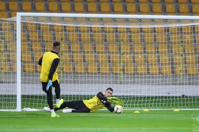 Marcelo Grohe em treino no Al-Ittihad, na Arábia Saudita