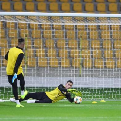 Marcelo Grohe em treino no Al-Ittihad, na Arábia Saudita