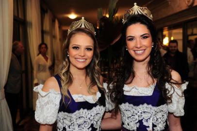  CAXIAS DO SUL, RS, BRASIL, 13/07/2019. 21ª Feijoada do Pulita 2019, no Hotel Samuara. Princesas da Festa da Uva Milena Remus Caregnato e Viviane Piamolini Gaelzer (Porthus Junior/Agência RBS)