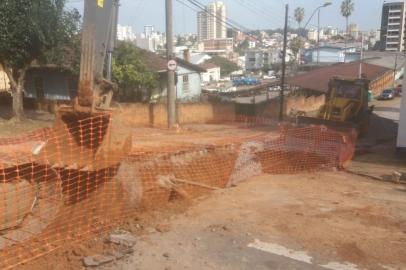 Obras na Dr. Montary deixam trânsito interrompido 