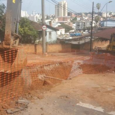 Obras na Dr. Montary deixam trânsito interrompido 