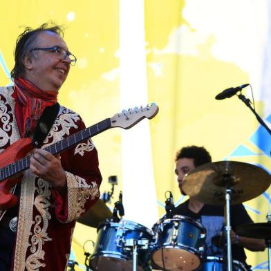  PORTO ALEGRE -RS - BR - 10.08.2019Sérgio Dias, guitarrista fundfador da banda Mutantes, tocando na Redenção, durante os shows de jazz e blues.FOTÓGRAFO: TADEU VILANI AGÊNCIA RBS