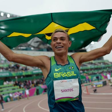 Altobeli Santos leva a medalha de ouro nos 3.000m com barreiras