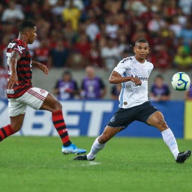 RS - FUTEBOL/CAMPEONATO BRASILEIRO 2019 /GREMIO X FLAMENGO - ESPORTES - Lance da partida entre Flamengo e Gremio disputada na noite deste sabado, na Estadio Maracana, no Rio de Janeiro, em partida valida pela Campeonato Brasileiro 2019. FOTO: LUCAS UEBEL/GREMIO FBPA