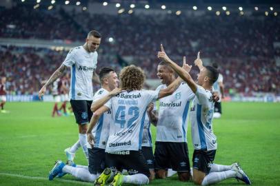 RS - FUTEBOL/CAMPEONATO BRASILEIRO 2019 /GREMIO X FLAMENGO - ESPORTES - Lance da partida entre Flamengo e Gremio disputada na noite deste sabado, na Estadio Maracana, no Rio de Janeiro, em partida valida pela Campeonato Brasileiro 2019. FOTO: LUCAS UEBEL/GREMIO FBPA