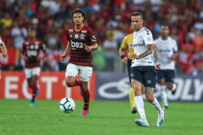 RS - FUTEBOL/CAMPEONATO BRASILEIRO 2019 /GREMIO X FLAMENGO - ESPORTES - Lance da partida entre Flamengo e Gremio disputada na noite deste sabado, na Estadio Maracana, no Rio de Janeiro, em partida valida pela Campeonato Brasileiro 2019. FOTO: LUCAS UEBEL/GREMIO FBPA