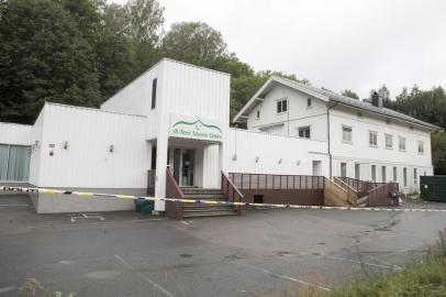 The Al-Noor islamic center mosque is photographed on August 11, 2019 in Baerum near Oslo, one day after a gunman armed with multiple weapons had opened fire in the mosque. - The shooting at a mosque near Oslo is being treated as an attempted act of terror, Norwegian police said on August 11, 2019, with the suspect appearing to harbour far-right, anti-immigrant views. A gunman armed with multiple weapons opened fire in a mosque near the Norwegian capital Oslo on Saturday, August 10, 2019, injuring one person before being overpowered by an elderly worshipper. (Photo by Terje Pedersen / NTB Scanpix / AFP) / Norway OUT