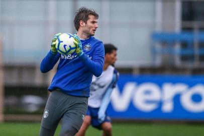 Treino Gremio Jogadores do Gremio realizam treino durante a tarde desta segunda-feira no CT Luiz Carvalho. Julio CesarEditoria: SPOIndexador: Lucas UebelSecao: futebolFonte: Gremio.netFotógrafo: Treino Gremio 