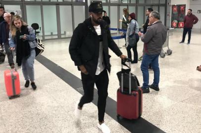 Volante Bruno Silva chega a Porto Alegre para assinar com o Inter