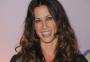 Aos 45 anos, Alanis Morissette dá à luz seu terceiro filho