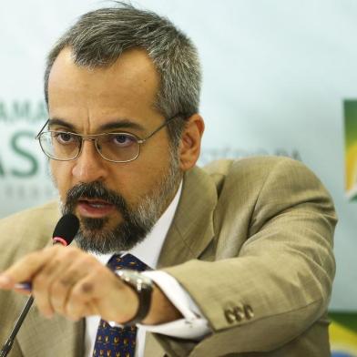  O ministro da Educação, Abraham Weintraub, e o secretário de Educação Básica do MEC, Jânio Carlos Endo Macedo, durante apresentação do Compromisso Nacional pela Educação Básica.