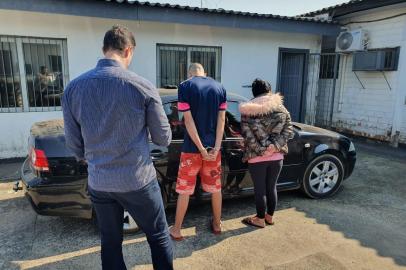 Casal é preso por usar estacionamento de condomínio para guardar veículos roubados