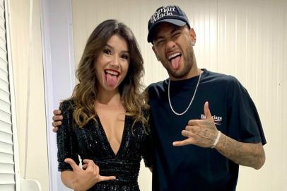 Paula Fernandes e Neymar em show em Portugal