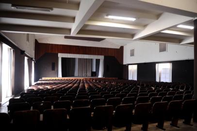  CAXIAS DO SUL, RS, BRASIL (08/08/2019)Os problemas enfrentados atualmente pelo Instituto Cristóvão de Mendoza tem relação com a forma como sucessivas gestões lidaram com a manutenção do prédio. Na foto, auditório interditado desde 2014. (Antonio Valiente/Agência RBS)