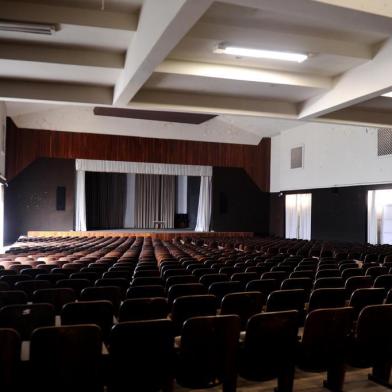  CAXIAS DO SUL, RS, BRASIL (08/08/2019)Os problemas enfrentados atualmente pelo Instituto Cristóvão de Mendoza tem relação com a forma como sucessivas gestões lidaram com a manutenção do prédio. Na foto, auditório interditado desde 2014. (Antonio Valiente/Agência RBS)