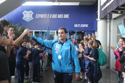  Guilherme Toldo, medalhista de prata nos Jogos Pan-Americanos de Lima, é recepcionado no Grêmio Náutico União. Foto: Anna Magagnin/GNU