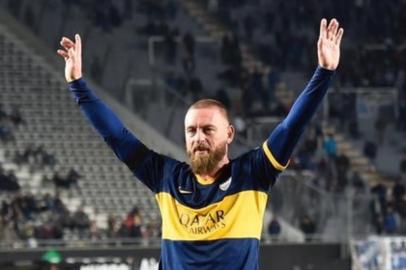  De Rossi estreia com empate e eliminação no Boca Juniors