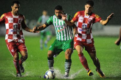 CAXIAS DO SUL, RS, BRASIL, 08/08/2019. Juventude x Tombense, jogo válido pela 16ª rodada do Grupo B da série C do Campeonato Brasileiro e realizado no estádio Alfredo Jaconi. Na foto, atacante do Ju, Carlos Henrique. (Porthus Junior/Agência RBS)