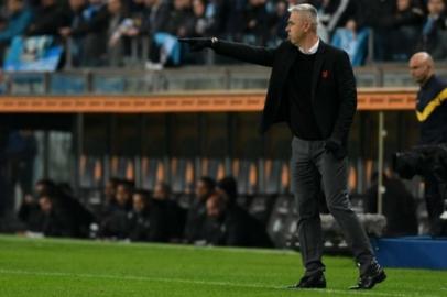  Técnico Tiago Nunes, durante a derrota do Athletico-PR para o Grêmio pela semifinal da Copa do Brasil