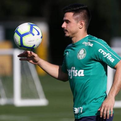  O jogador Willian, da SE Palmeiras, durante treinamento, na Academia de Futebol.Indexador: Cesar Greco