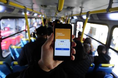  PORTO MALEGRE,RS,BRASIL.2019,08,15.Aplicativos de GPS nos ônibus de Porto Alegre,para acompanhar as viagens em real.(RONALDO BERNARDI/AGENCIA RBS).