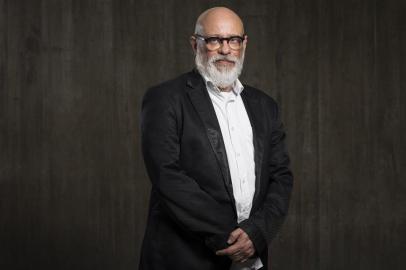 O escritor e ensaÃ­sta Luiz Felipe PondÃ©SÃO PAULO, SP, 18.02.2019 - O escritor e ensaÃ­sta Luiz Felipe PondÃ© durante o 1Â° dia de encontro com colunistas da Folha. (Foto: Eduardo Knapp/Folhapress)Local: SÃ£o Paulo ;SP - SÃ£o Paulo ;Brasil