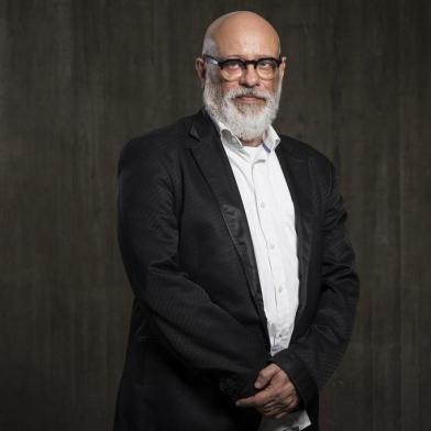 O escritor e ensaÃ­sta Luiz Felipe PondÃ©SÃO PAULO, SP, 18.02.2019 - O escritor e ensaÃ­sta Luiz Felipe PondÃ© durante o 1Â° dia de encontro com colunistas da Folha. (Foto: Eduardo Knapp/Folhapress)Local: SÃ£o Paulo ;SP - SÃ£o Paulo ;Brasil