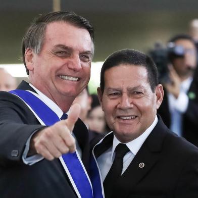 Presidente da República, Jair Bolsonaro durante Cerimônia de Imposição de Insígnias da Ordem do Rio Branco. Na foto, com o vice-presidente Hamilton Mourão