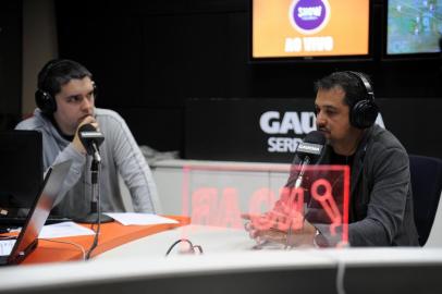  CAXIAS DO SUL, RS, BRASIL, 16/08/2019 - Programa show dos esportes na rádio Gaúcha Serra, com o convidado Marquinhos Santos, treinador do Esporte Clube Juventude. Apresentação de Eduardo Costa e Mauricio Reolon. (Marcelo Casagrande/Agência RBS)