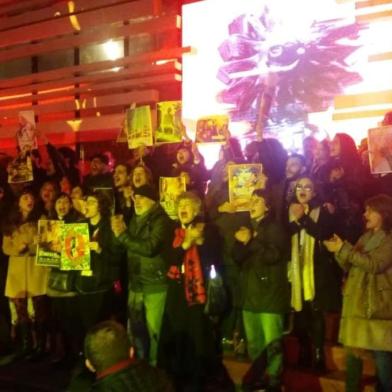 Artistas se posicionaram contra o governo federal e, principalmente, às ações de desmanche na área da cultura no palco do Palácio dos Festivais, em Gramado.