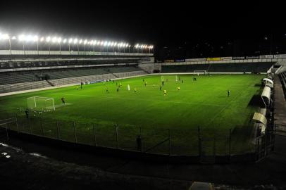  CAXIAS DO SUL, RS, BRASIL, 06/08/2019. Treino noturno do Juventude. Técnico Marquinhos Santos orientou a equipe no estádio Alfredo Jaconi. O Ju está disputatndo a série C do Campeonato Brasileiro. (Porthus Junior/Agência RBS)