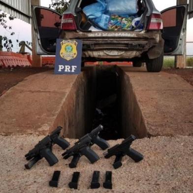 Duas mulheres de Caxias são presas no Paraná com cinco pistolas calibre 9mm escondidas no para-choque de carro 