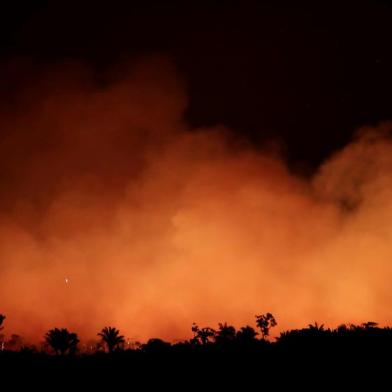 Smoke billows during a fire in an area of the Amazon rainforest near Humaita, AmazonasSmoke billows during a fire in an area of the Amazon rainforest near Humaita, Amazonas State, Brazil, Brazil August 17, 2019. Picture Taken August 17, 2019. REUTERS/Ueslei Marcelino ORG XMIT: HFSUMS25Local: HUMAITA ;BRAZIL